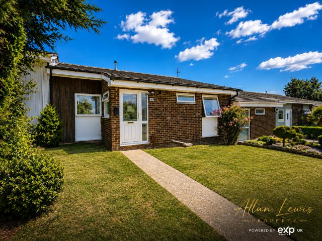 Bungalow for sale in Hales Place, The Bridge