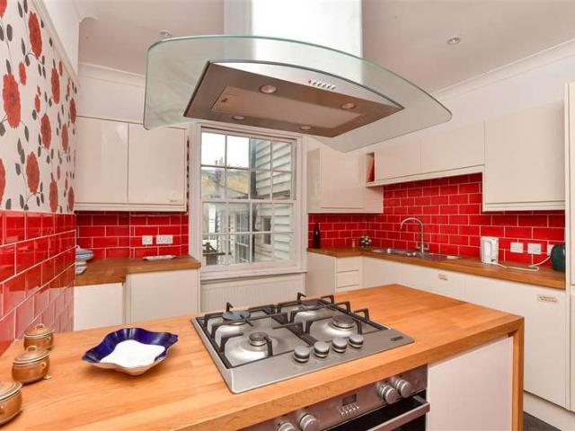 Cottage for sale in West Cliff, Acol