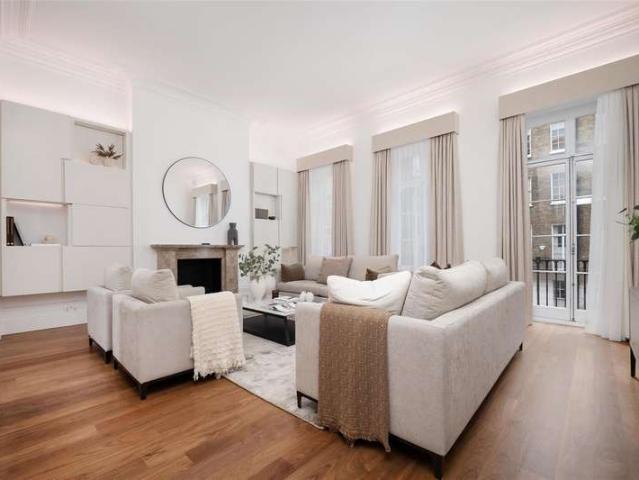 Cottage for rent in Belgravia, Greater London
