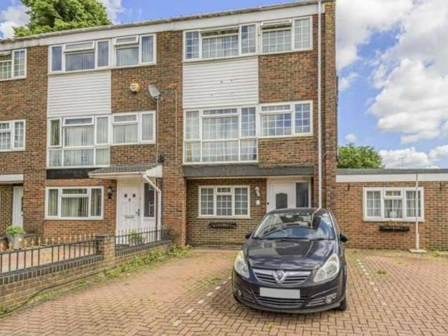 Cottage for sale in Chalvey, Slough