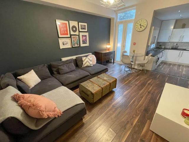 Cottage for rent in Elm Park, Calderstones