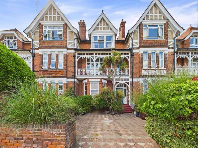 Cottage for sale in Upton, Acol