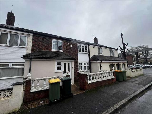 Cottage for sale in Canning Town, Greater London