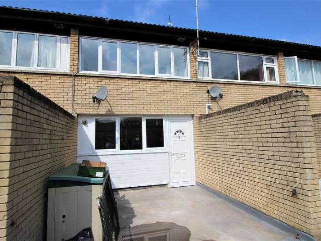 Terraced House for rent in Uxbridge, Cowley Terraced House for rent in Uxbridge, Cowley