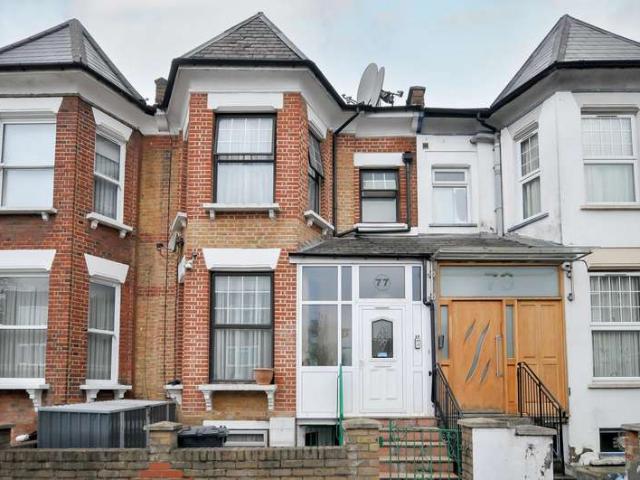 Cottage for sale in Stamford Hill, Greater London
