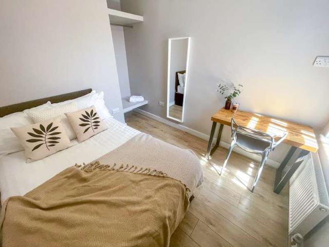 Cottage for rent in Elm Park, Calderstones