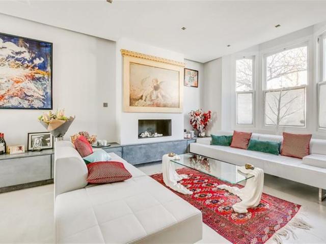 Terraced House for rent in Fulham