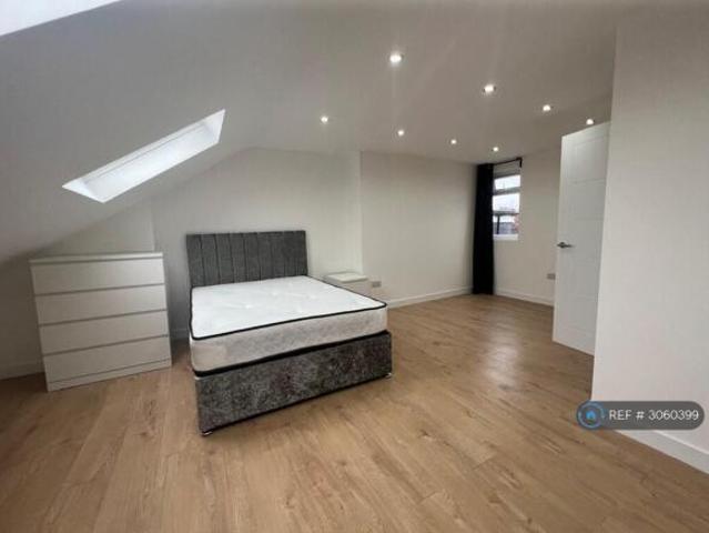 Cottage for rent in Cat Hill, England