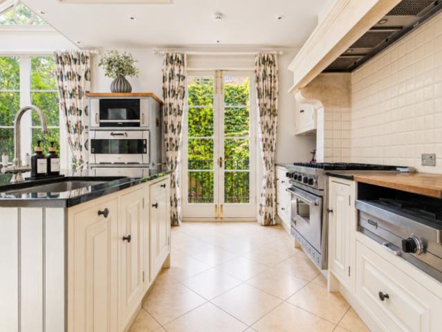 Cottage for rent in Cat Hill