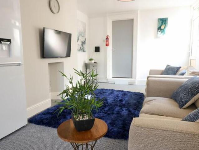Cottage for rent in Follaton, Strode