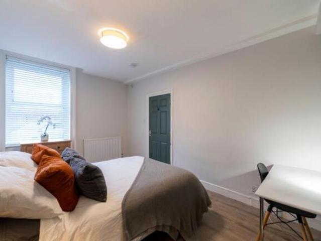 Cottage for rent in Newcastle, Leslie