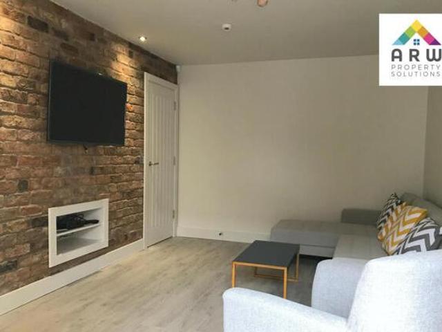 House for rent in Calderstones