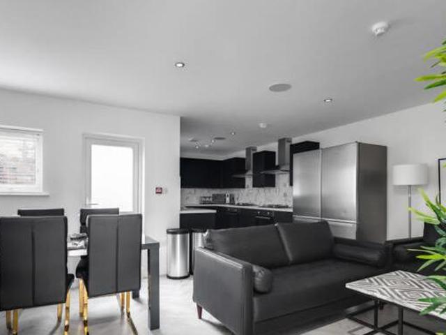 House for rent in Calderstones