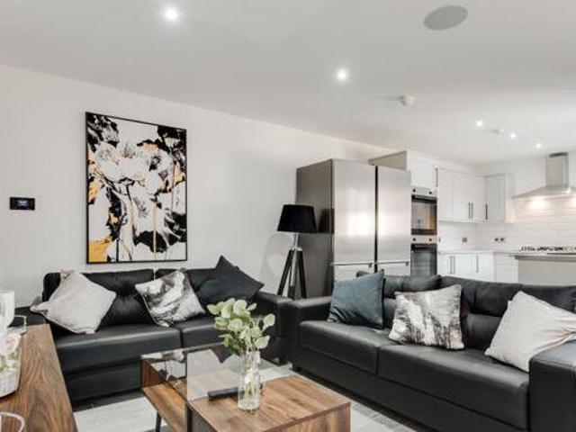 House for rent in Calderstones