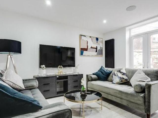 House for rent in Calderstones