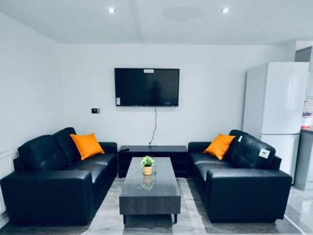 House for rent in Calderstones