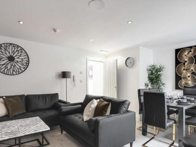 House for rent in Calderstones