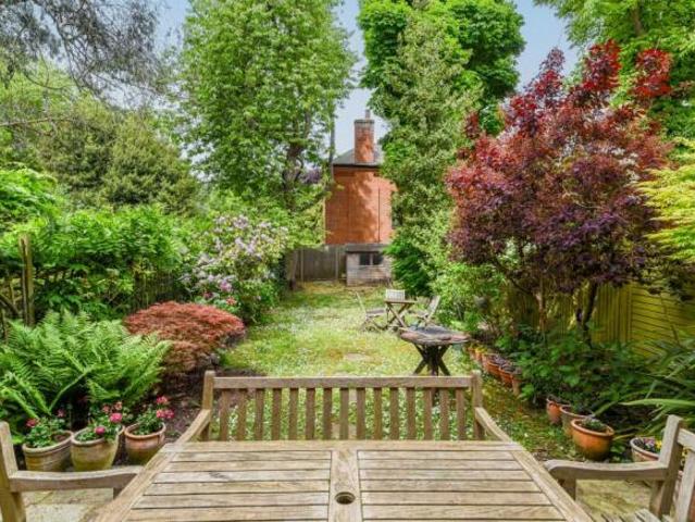 Cottage for rent in Hampstead, Greater London