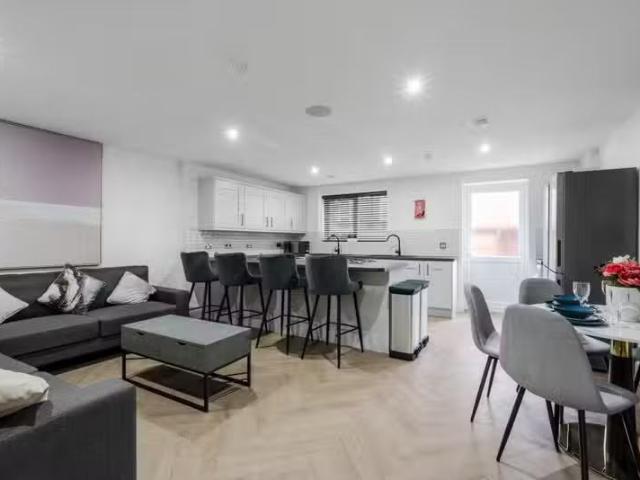House for rent in Calderstones