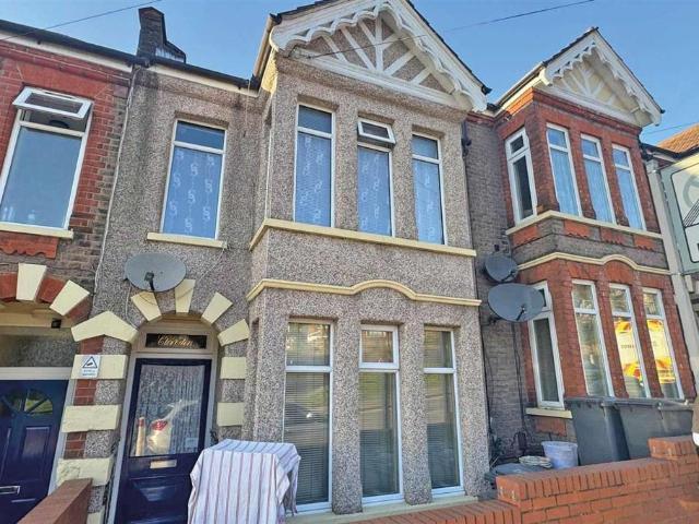House for sale in Spring Park, Luton