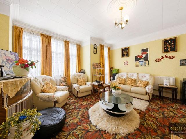 House for sale in Brondesbury, Greater London