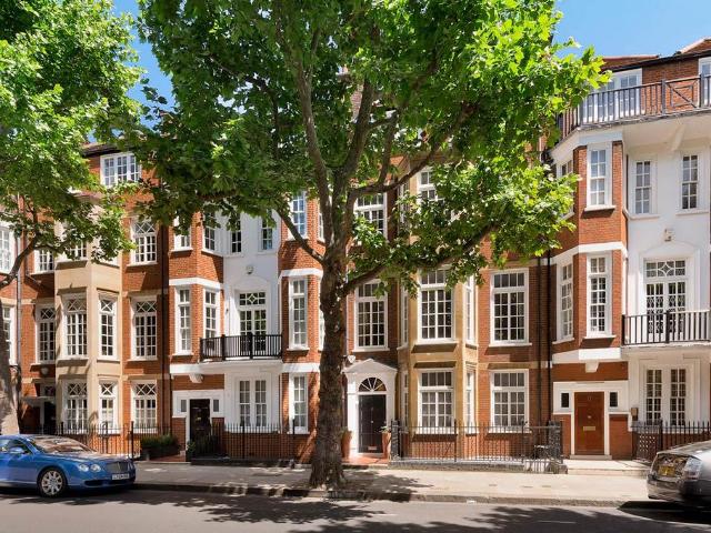 House for sale in Brompton, Greater London