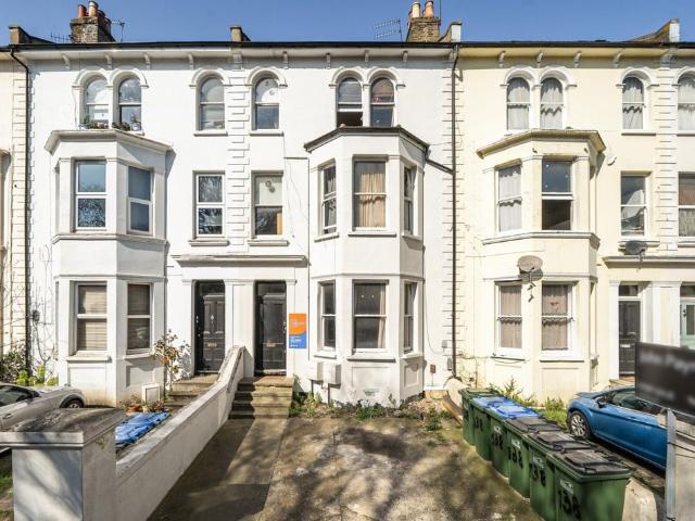 House for sale in Shooters Hill, Greater London