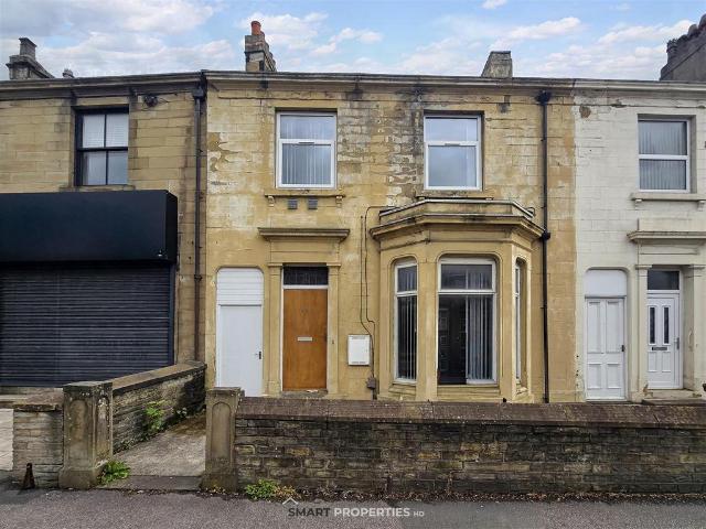 House for sale in Hillhouse, Huddersfield