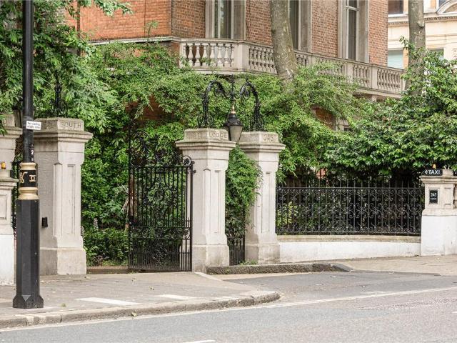 House for sale in Knightsbridge, Greater London