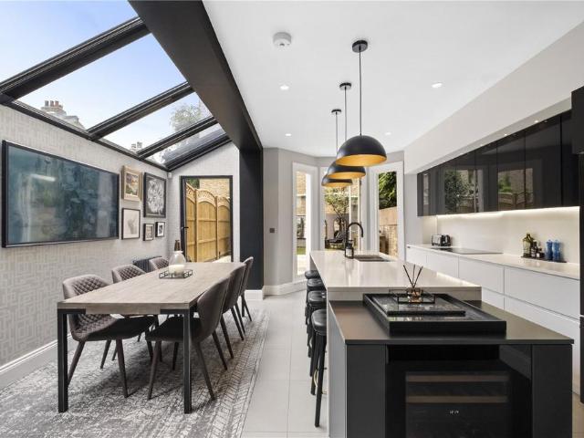 House for sale in Balham, Greater London