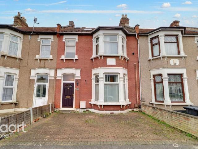 House for sale in Newbury Park, Greater London
