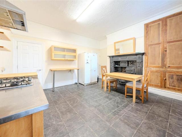 House for sale in Kirkstall, West Yorkshire