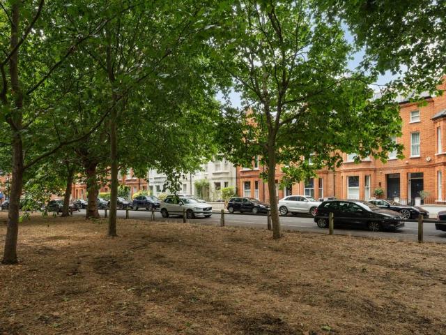 House for sale in Fulham, Cat Hill