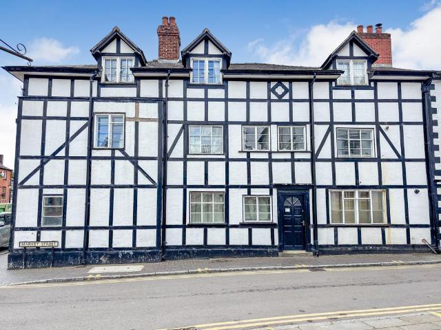 House for sale in Llanfyllin