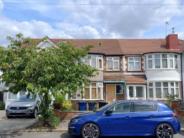 House for sale in London Borough of Ealing, Perivale