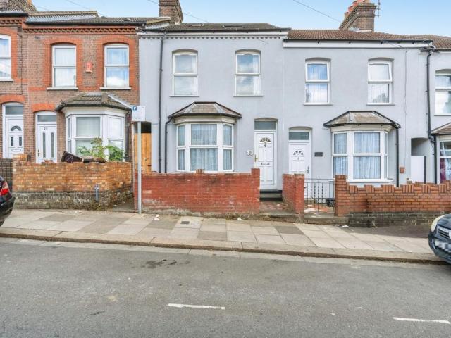 House for sale in Biscot, Luton