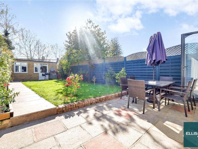 House for sale in North Finchley, Greater London
