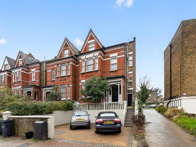 House for sale in Tulse Hill, Greater London