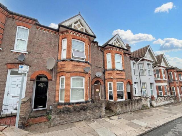 House for sale in Spring Park, Luton