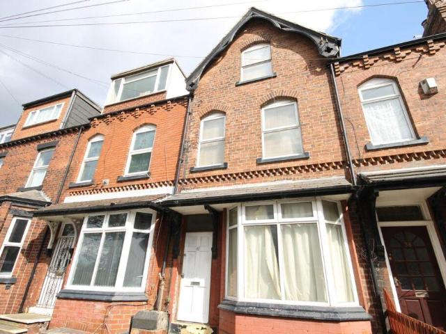House for sale in Armley, West Yorkshire