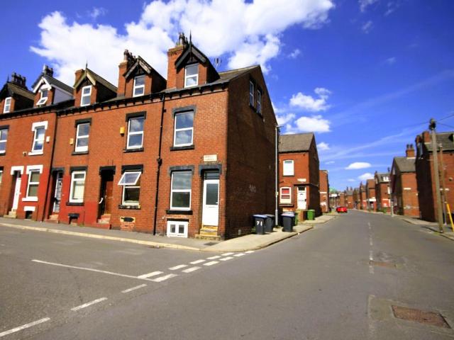 House for sale in Hyde Park, West Yorkshire