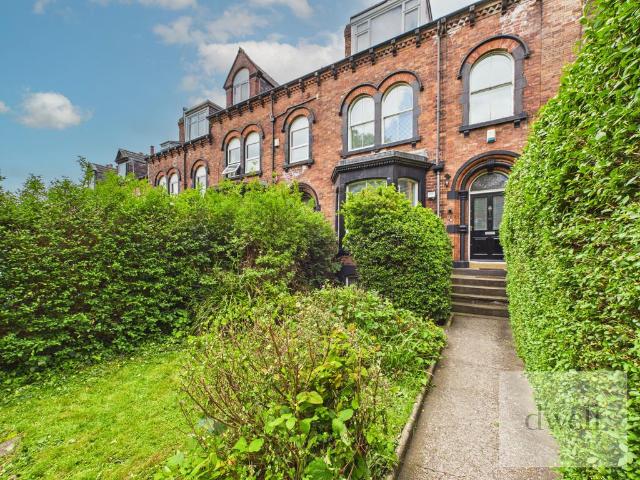 House for sale in Hyde Park, West Yorkshire