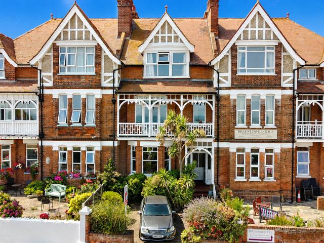 House for sale in Upton, Acol