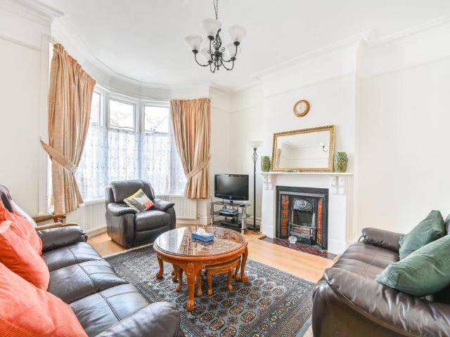 House for sale in Brondesbury, Greater London