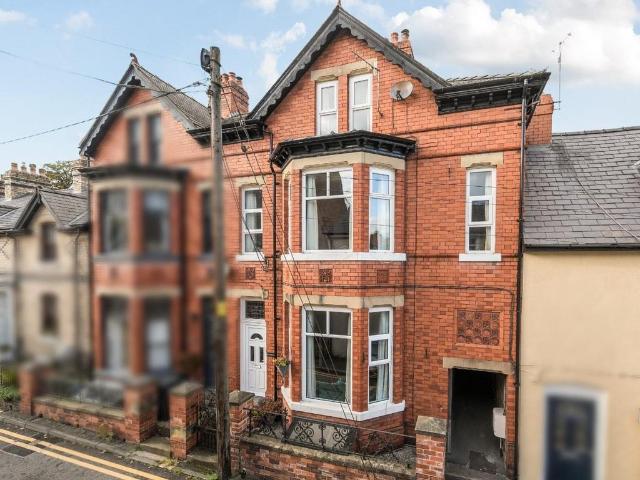 House for sale in Llanfyllin