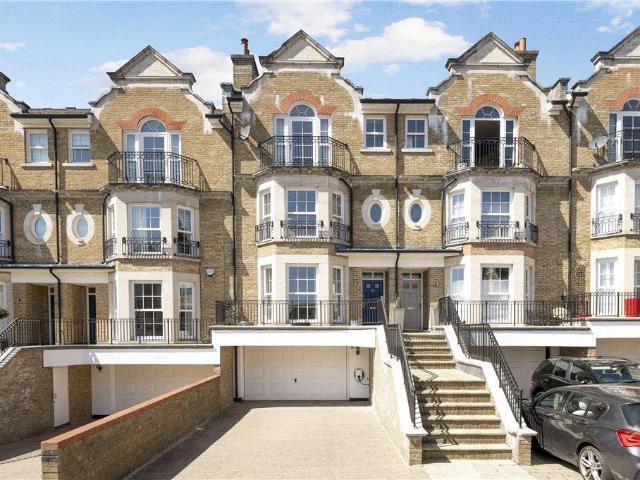 House for sale in Southfields, Greater London