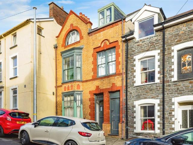 House for sale in Waun Fawr, Wales