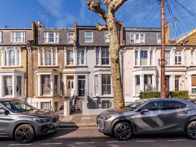 House for sale in Fulham, Walham Green