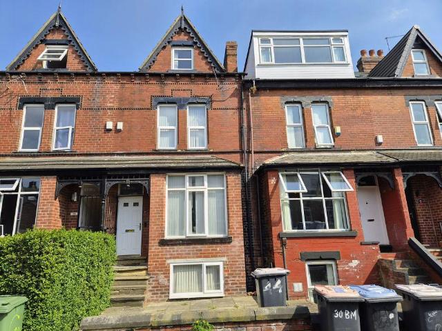 House for sale in Hyde Park, West Yorkshire