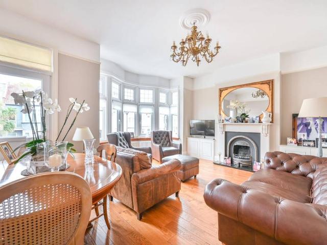 House for sale in Brondesbury, Greater London